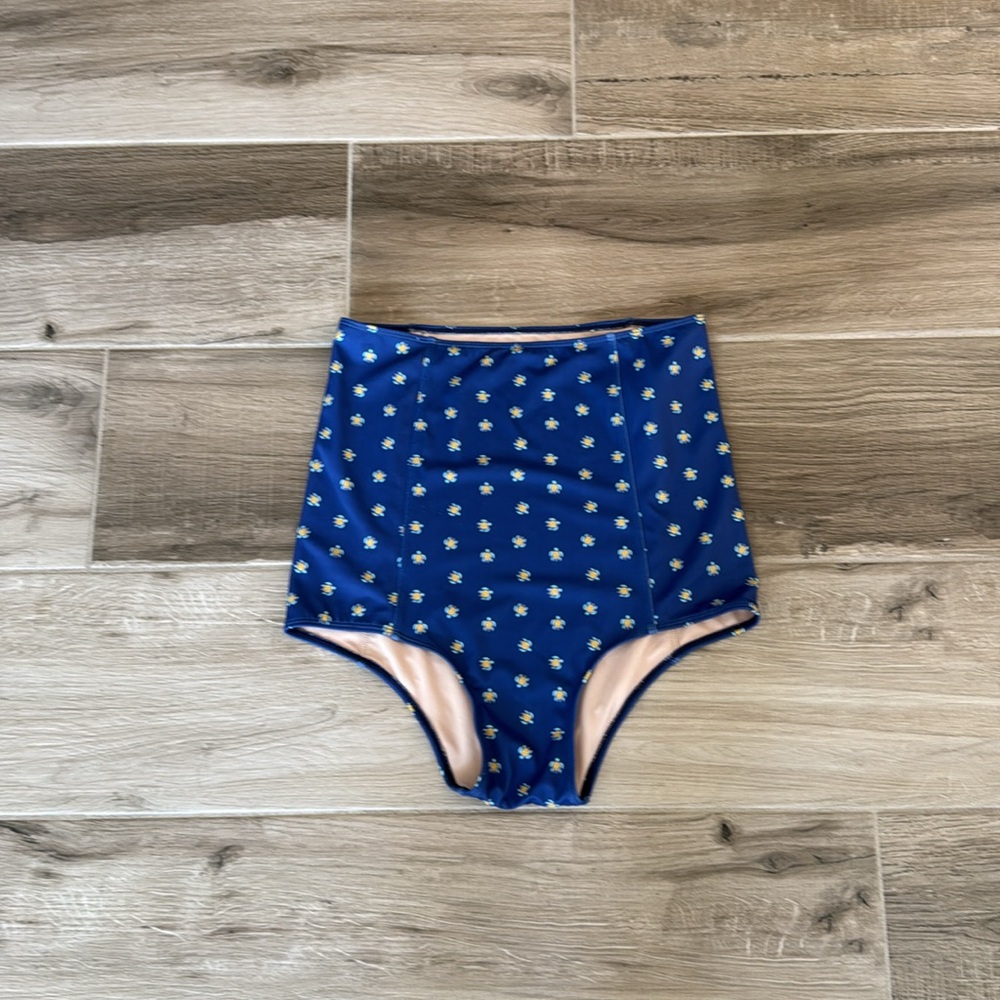 Kortni Jeane S high waisted turtle print swim bottoms